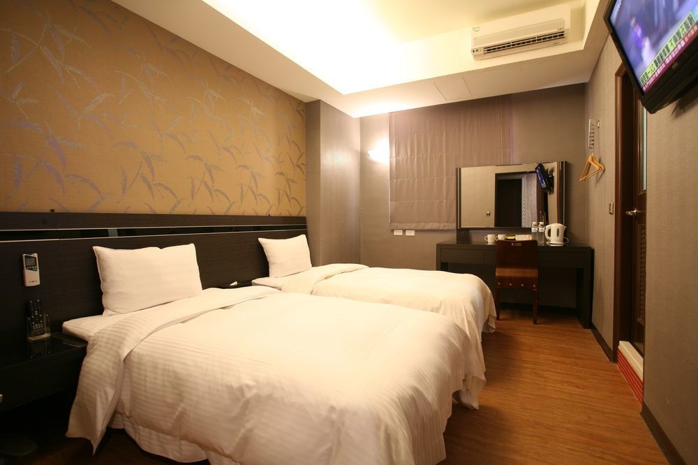 Military 75 Hotel Тайчжун Экстерьер фото