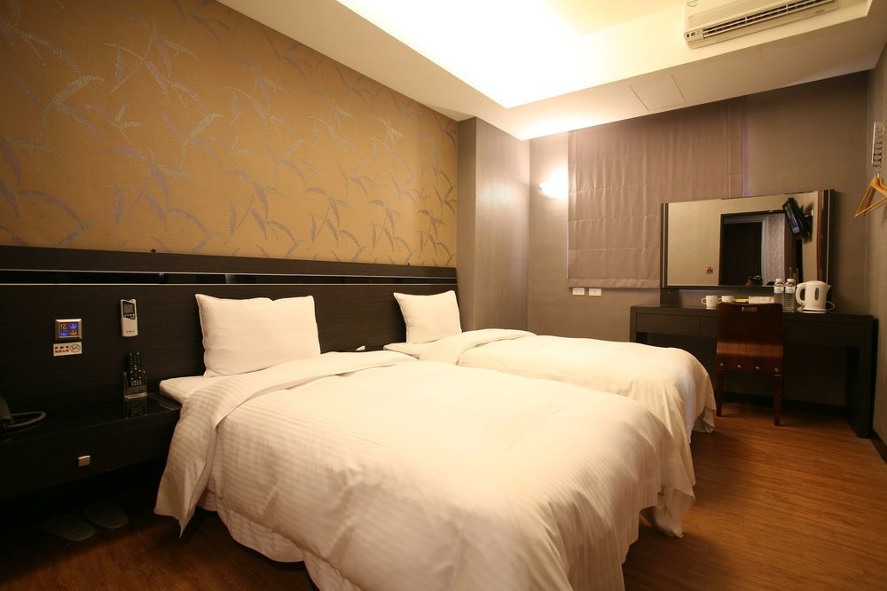 Military 75 Hotel Тайчжун Экстерьер фото