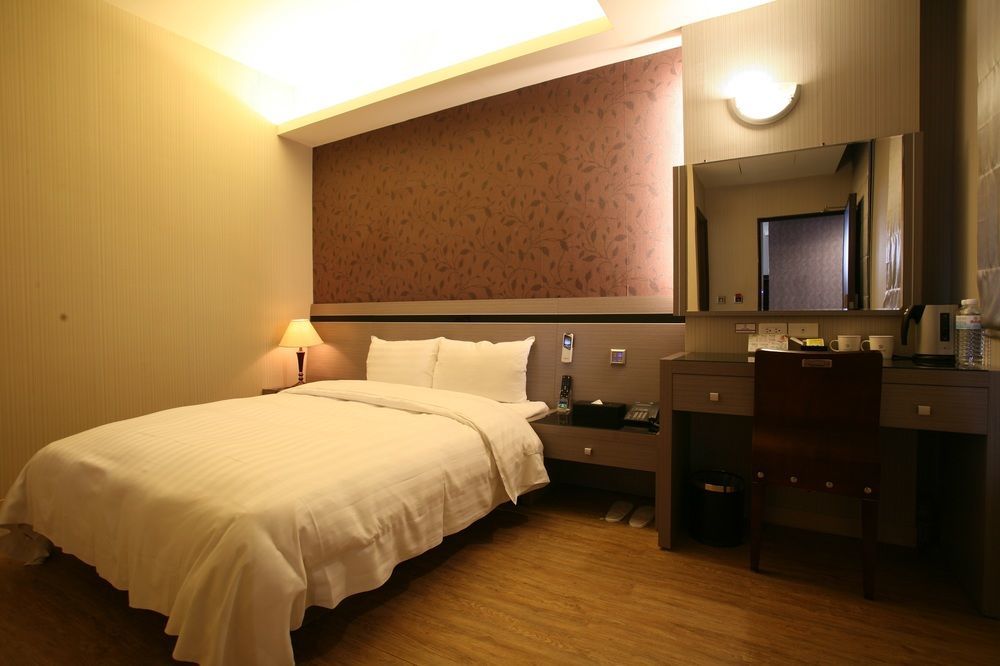 Military 75 Hotel Тайчжун Экстерьер фото
