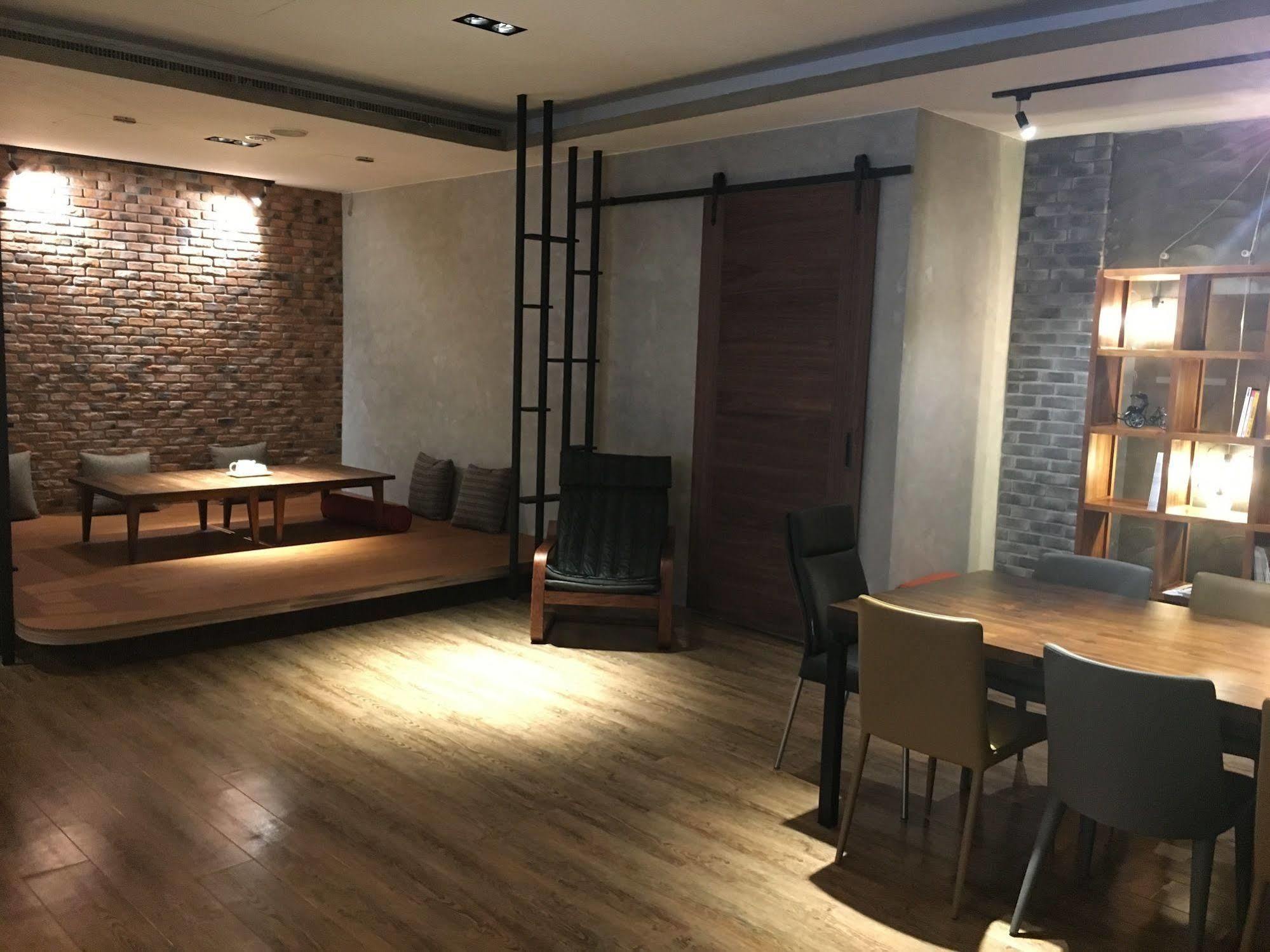 Military 75 Hotel Тайчжун Экстерьер фото