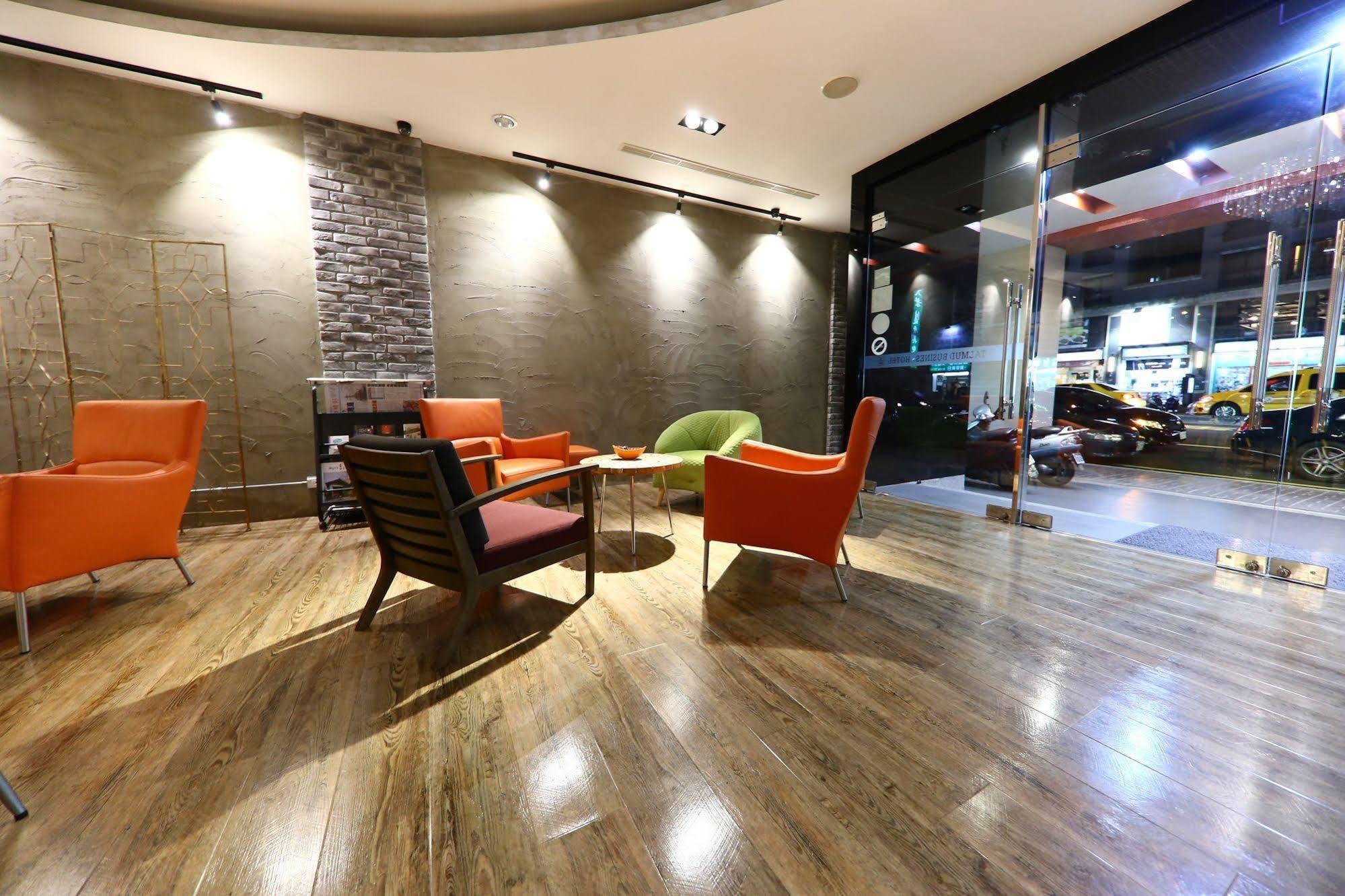 Military 75 Hotel Тайчжун Экстерьер фото