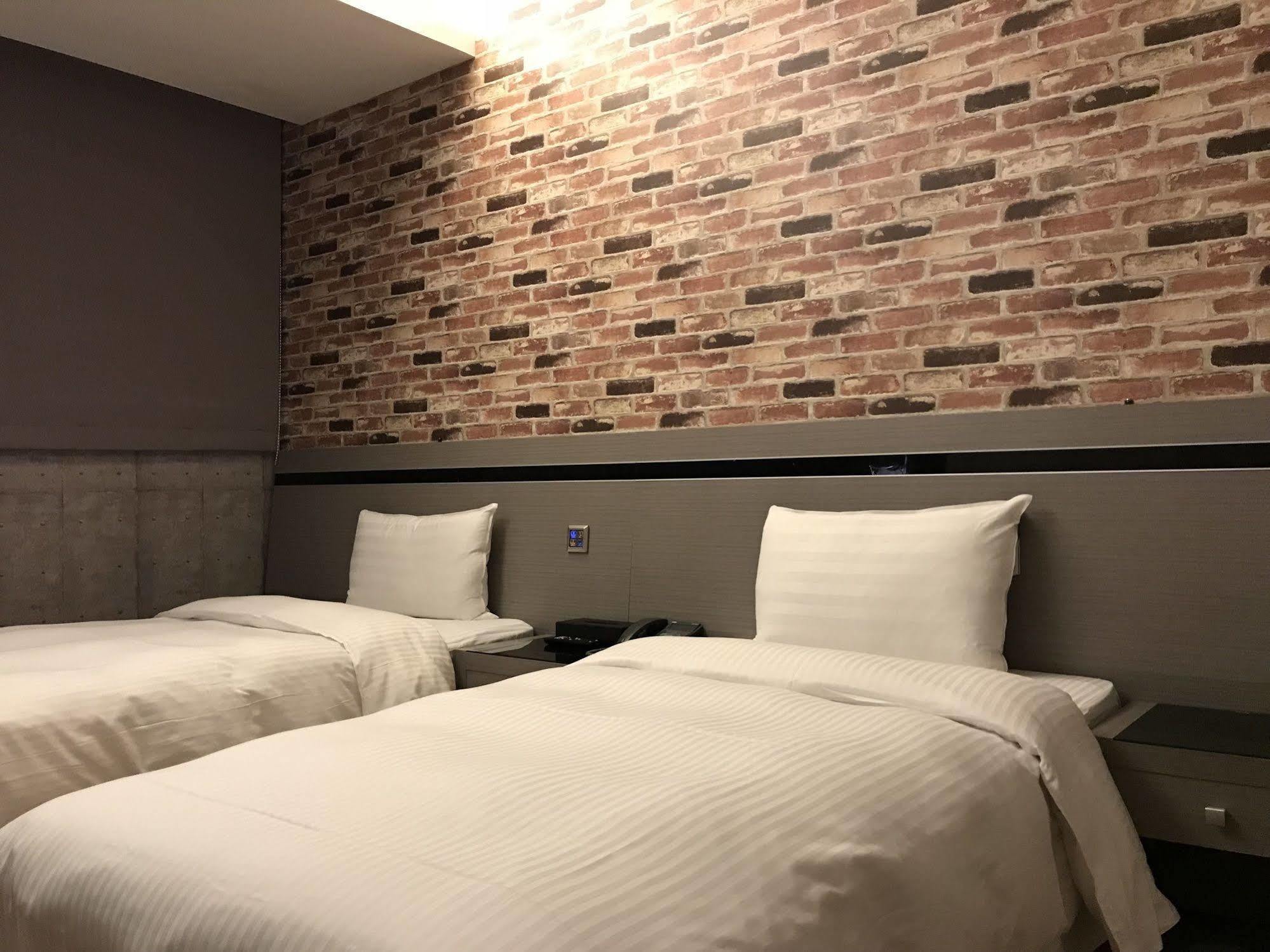 Military 75 Hotel Тайчжун Экстерьер фото